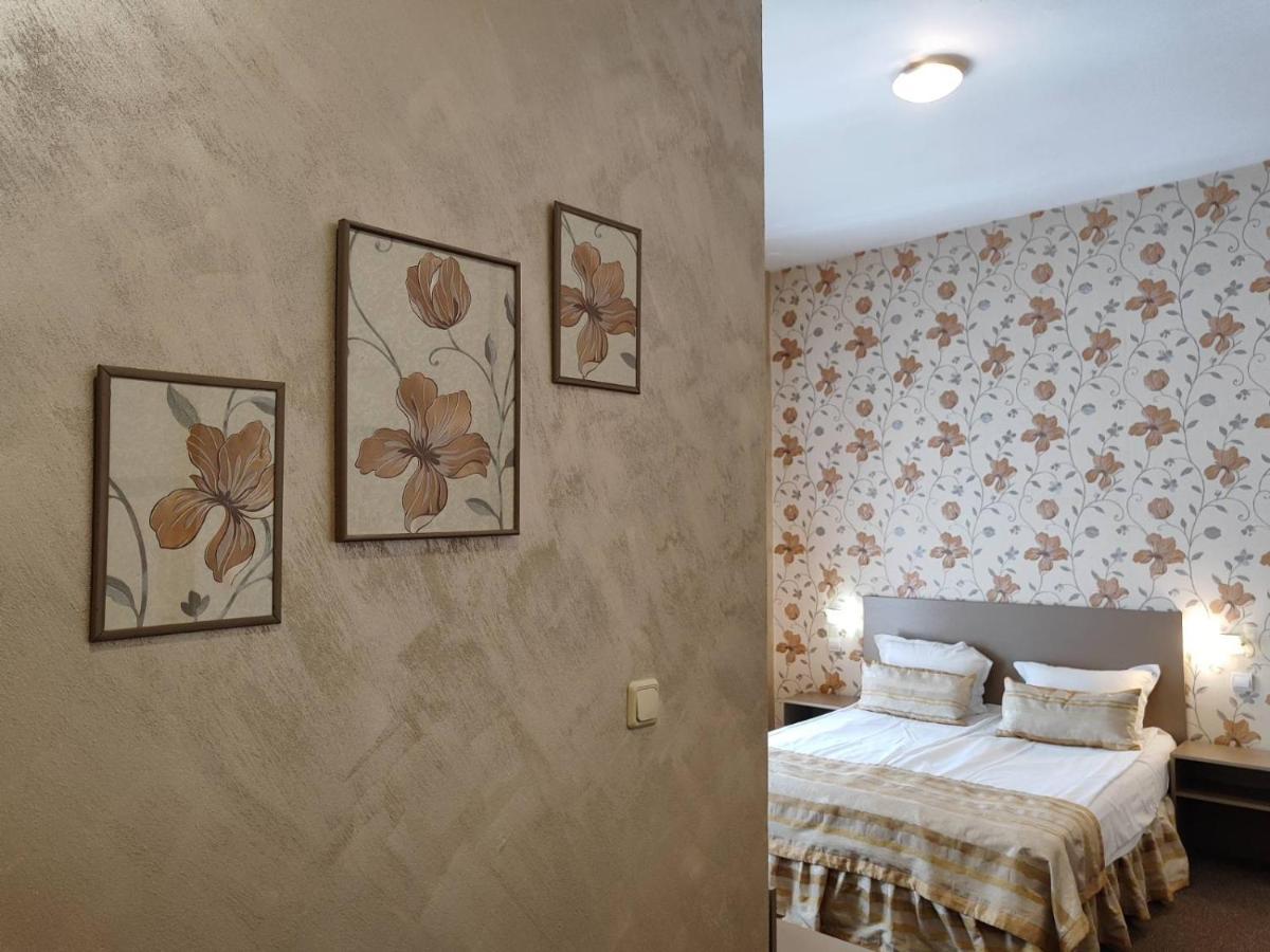 Семеен Хотел "Булаир" Burgas City Exterior foto