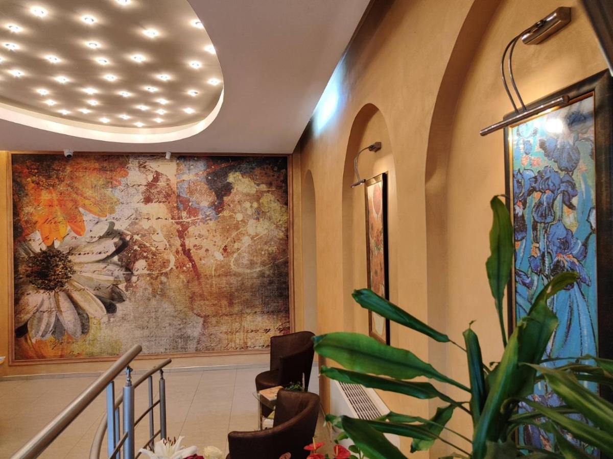 Семеен Хотел "Булаир" Burgas City Exterior foto