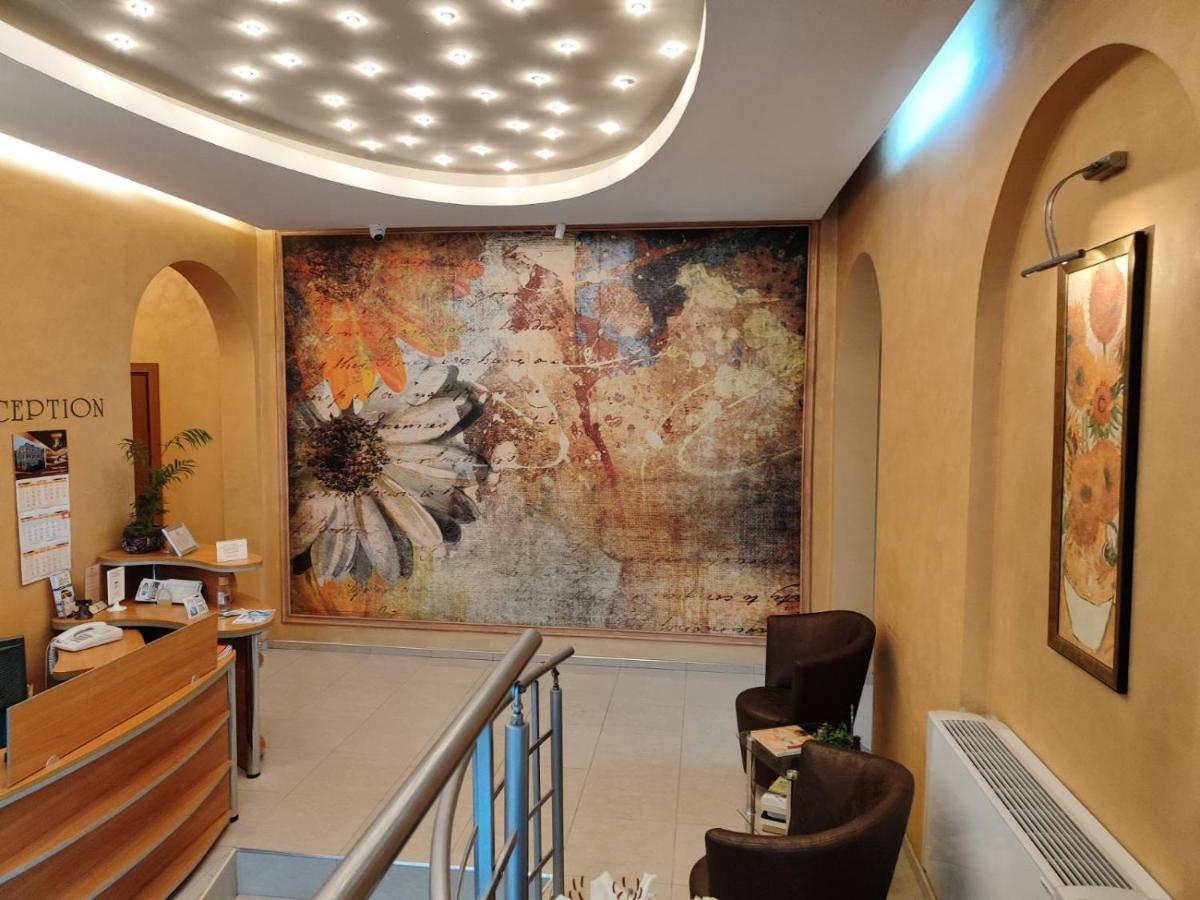 Семеен Хотел "Булаир" Burgas City Exterior foto