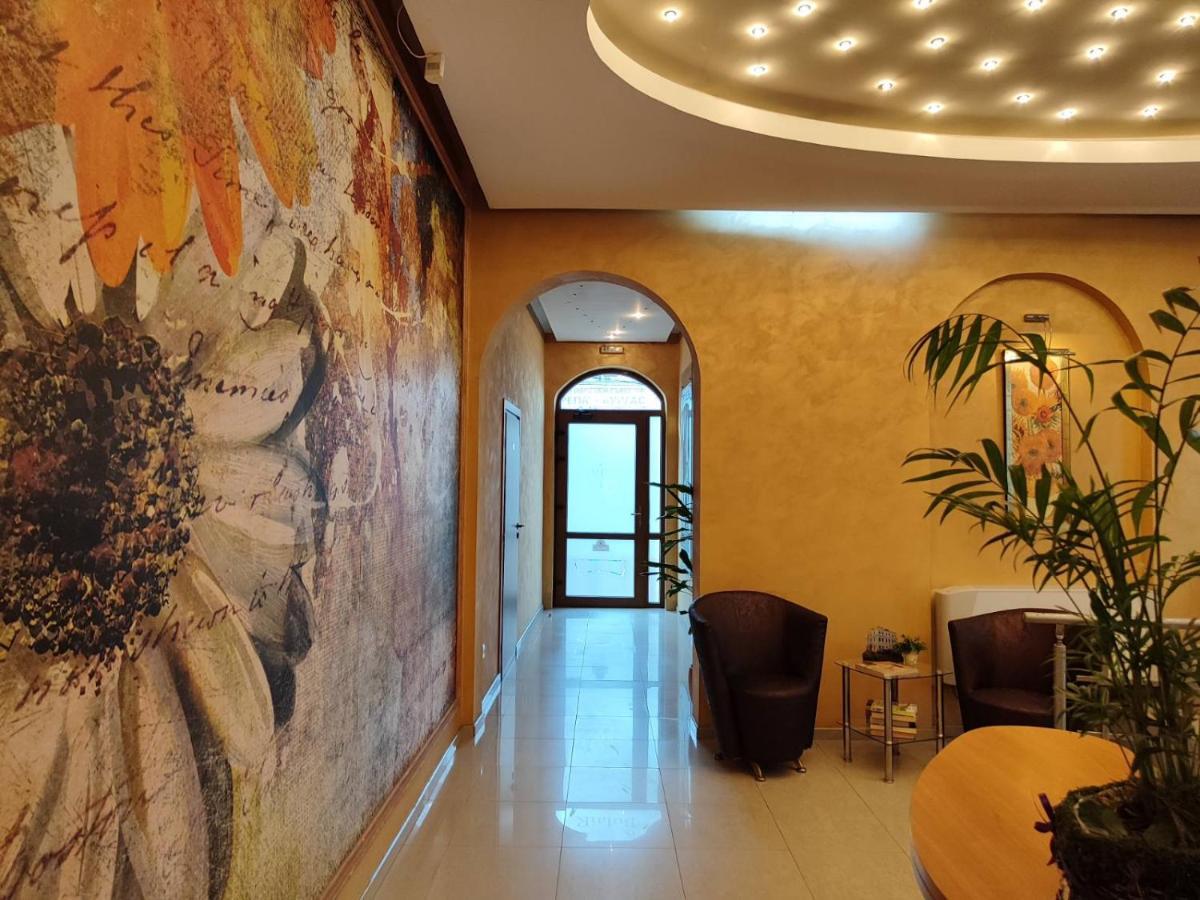 Семеен Хотел "Булаир" Burgas City Exterior foto