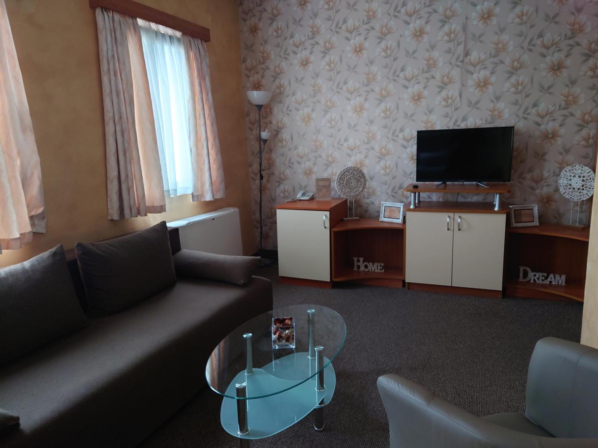 Семеен Хотел "Булаир" Burgas City Exterior foto